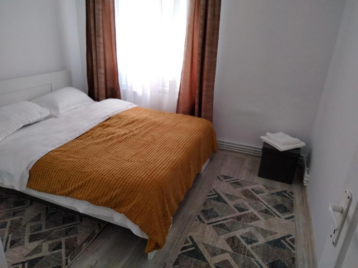 Appartamento Bulevard Apartament Alba Iulia Esterno foto
